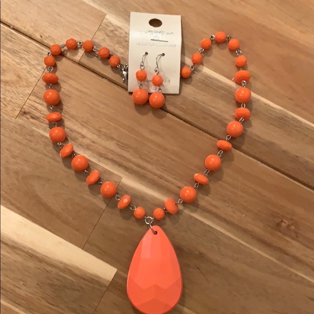 Necklace and earring set